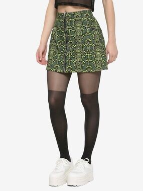 Hot Topic Skirt Snakeskin Pattern Mini Medium Zipper Pockets‎ Grunge Goth